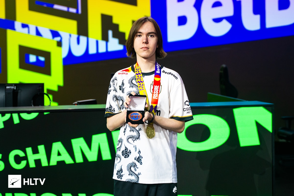 JD Gaming 发布了 Xun 的新年祝福：祝大家在新的一年里好运连连，财源广进！